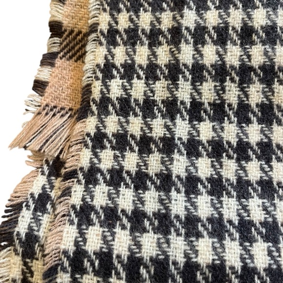 Steve Madden Black and Tan Plaid Scarf classic luxury neutral women’s - Picture 7 of 8